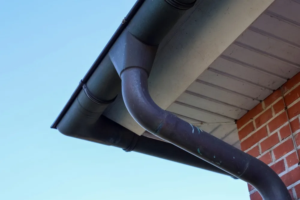 Rain,Gutter,And,Downspout,System,Capturing,Rainwater,From,A,Building